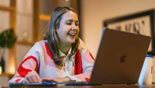 The Hidden Grammar of Clickable Phrases in Online Entertainment